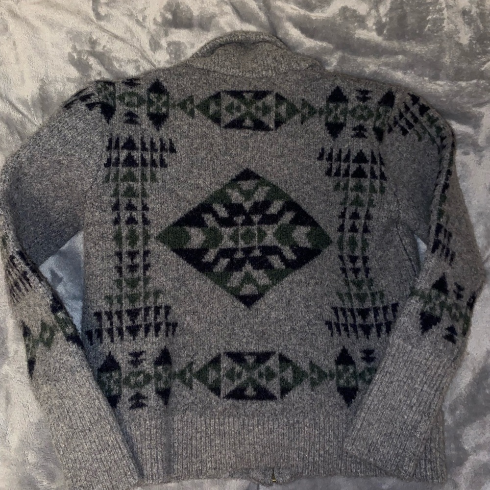 Gray Patterned Small Sweater - image 2